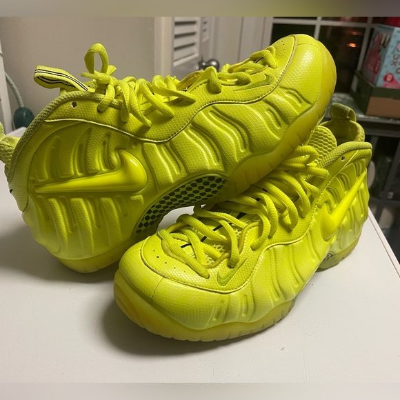 Nike Air Foamposite Pro Volt 2020 - Size 10.5🔥 - Picture 6 of 16